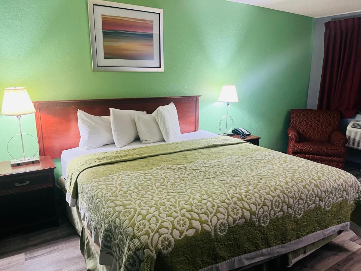 Rodeway Inn Уайтхолл Экстерьер фото