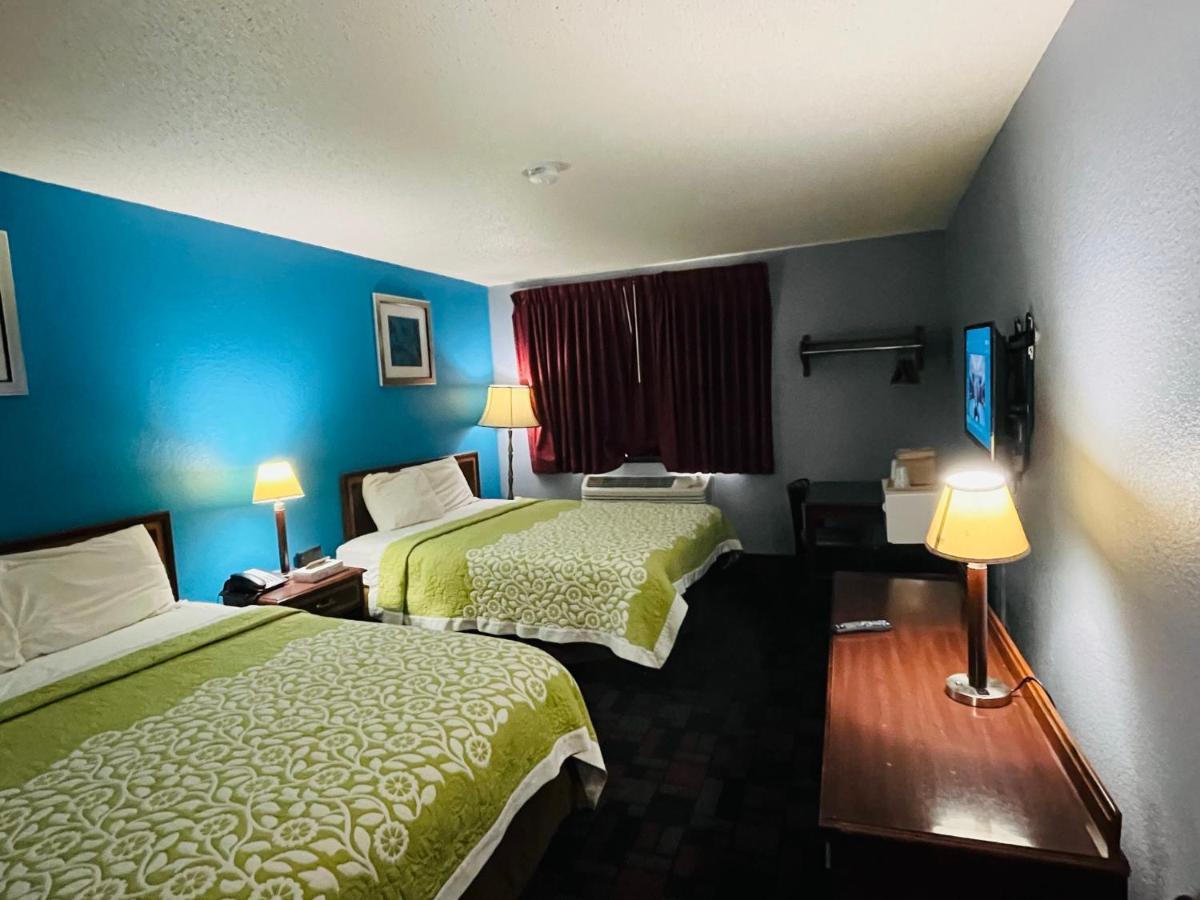 Rodeway Inn Уайтхолл Экстерьер фото