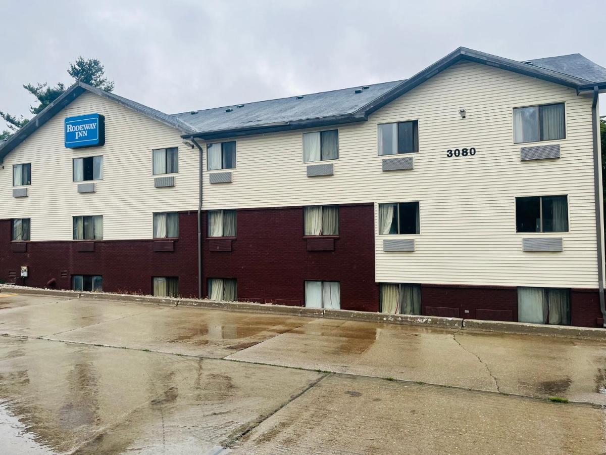 Rodeway Inn Уайтхолл Экстерьер фото