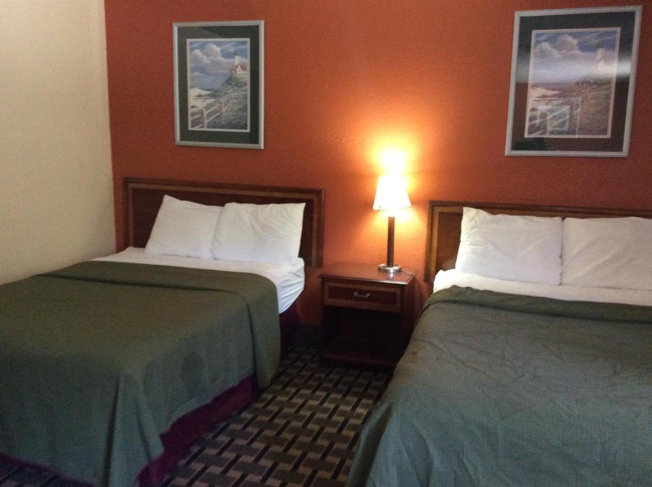 Rodeway Inn Уайтхолл Экстерьер фото